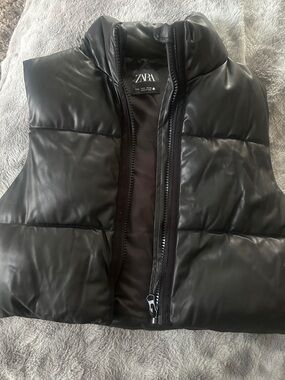 Zara Black Quilted Puffer Vest